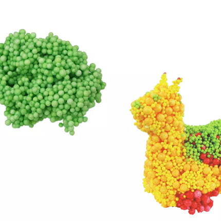 Žaliame puodelyje minkšti putplasčio kamuoliukai