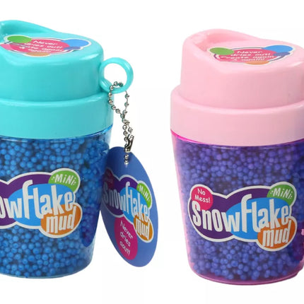 Minkšti putplasčio kamuoliukai mėlyname puodelyje