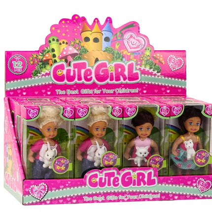 Miniatiūrinė lėlė ilgais plaukais, spalvingi drabužiai su gyvūnų motyvais