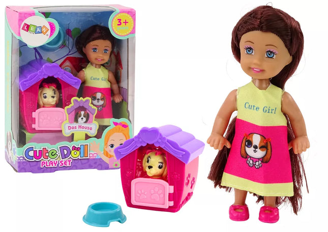 Miniatiūrinė lėlė ilgais plaukais, spalvinga suknelė, šuo Buda