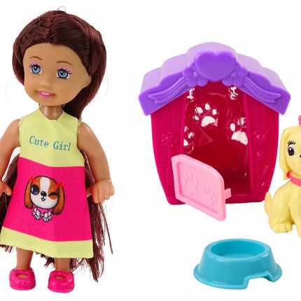 Miniatiūrinė lėlė ilgais plaukais, spalvinga suknelė, šuo Buda