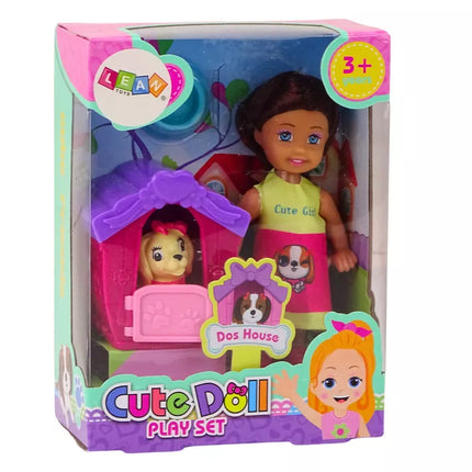 Miniatiūrinė lėlė ilgais plaukais, spalvinga suknelė, šuo Buda