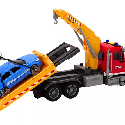 Automobilinis vilkikas su kranu, šviesomis, garsais, važiuoja, raudonas