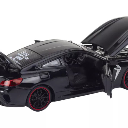Juodas metalinis sportinio automobilio modelis su trinties pavara ir atidaromomis dalimis, 1:24