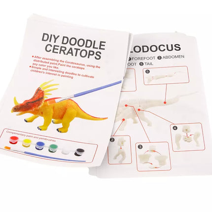 Kiaušinis su dinozaurais, skirtas dažymui "pasidaryk pats", dažų teptukai žali