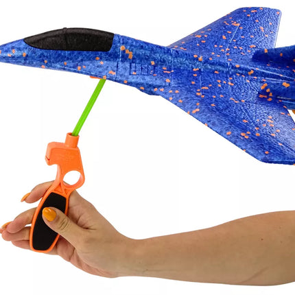 Styrofoam lėktuvas su mėlynu šautuvu