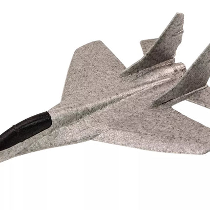 Polistireninio naikintuvo modelis su katapulta, pilkas