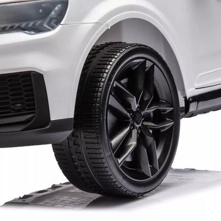 Audi Q7 akumuliatorinis automobilis, baltas