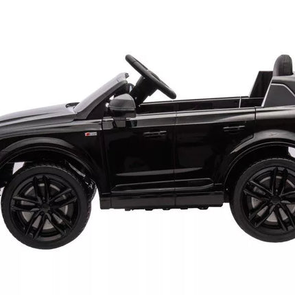 Juodas akumuliatorinis automobilis Audi Q7