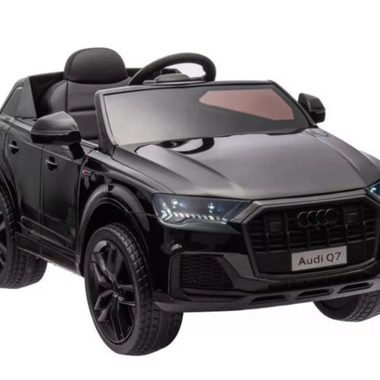 Juodas akumuliatorinis automobilis Audi Q7