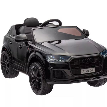 Juodas akumuliatorinis automobilis Audi Q7