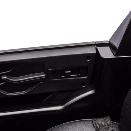 Juodas akumuliatorinis automobilis Audi Q7