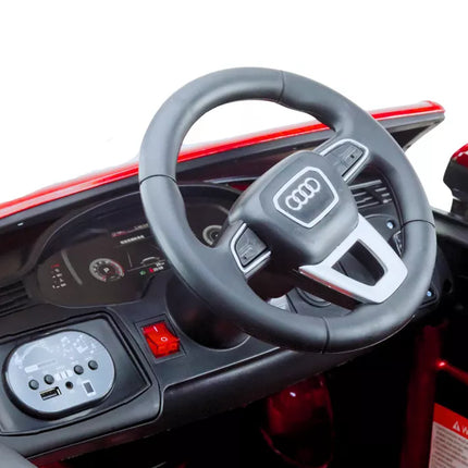 Raudonas dažytas elektromobilis Audi Q7