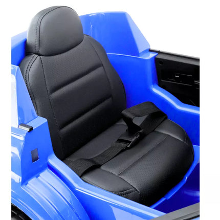 Mėlynos spalvos elektromobilis Audi Q7