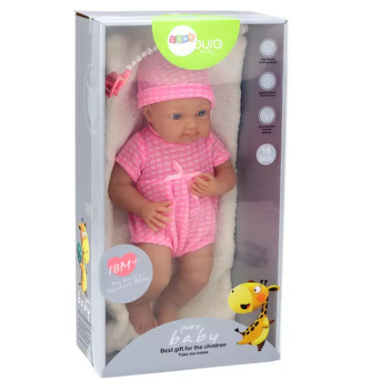 Lėlytė su rožiniais drabužėliais, kepure, čiulptuku ir antklode