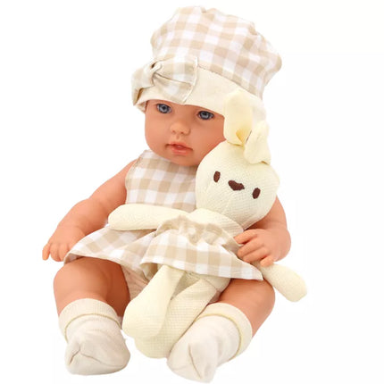 Lėlytė vežimėlyje, triušelis, languotu kostiumėliu, smėlio spalvos