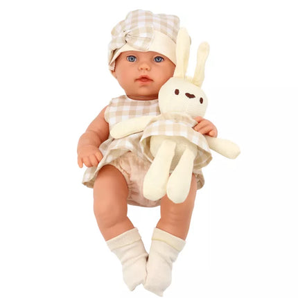 Lėlytė vežimėlyje, triušelis, languotu kostiumėliu, smėlio spalvos