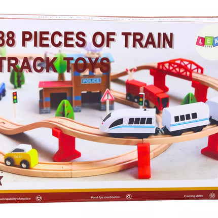 Medinis traukinio bėgių rinkinys su vagonais ir pastatais, 88 elementai