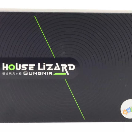 Automatinis vandens šautuvas rudame permatomame konteineryje