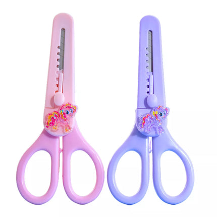 Vaikiškos žirklės su dangteliu, dekoruotos arkliukais, 14 cm