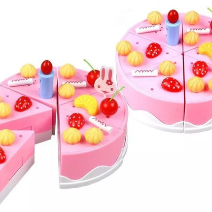 Tortas gimtadieniui, pjaustomas