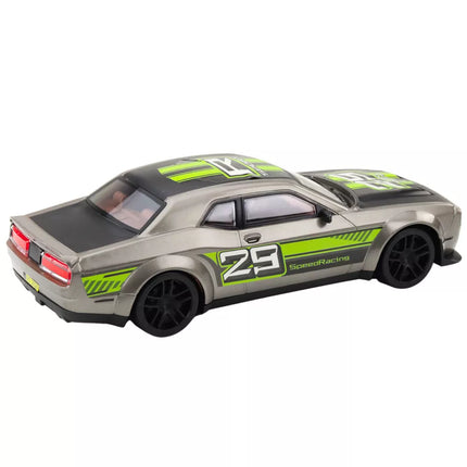 Sportinis lenktyninis automobilis su galiniais varomaisiais ratais, sidabro spalvos, žalias