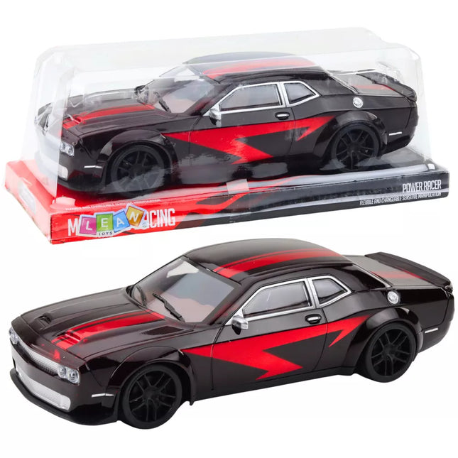 Sportinio automobilio važiavimas blizgančiu korpusu juodos spalvos raudonomis linijomis