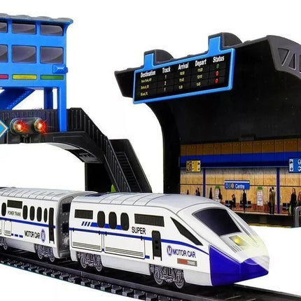 Traukinys „Commuter Train“ 244 cm Baterijos + Geležinkelio stotis + Vagonas