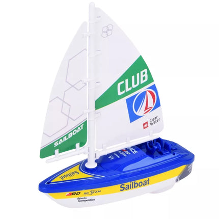 Mėlyna burinė valtis su turbinine pavara, maitinama baterijomis