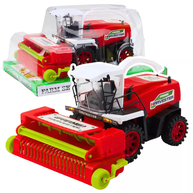 Žemės ūkio kombainas su raudonos spalvos pjaunamosios pavara