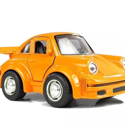 Klasikinis metalinis automobilis su įvairiais garsais