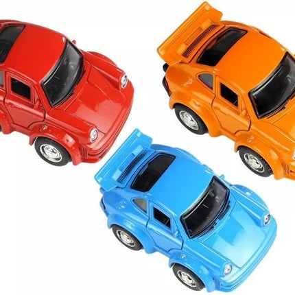 Klasikinis metalinis automobilis su įvairiais garsais