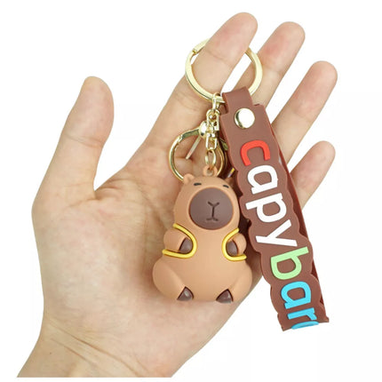 Raktų pakabukas su kapibaros figūrėle ir geltonos kuprinės pakabuku su karabino žiedu