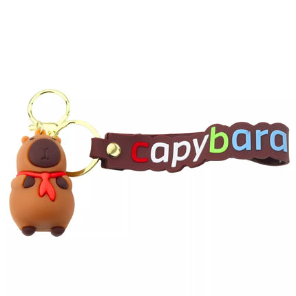 Raktų pakabukas su kapibaros figūrėle ir raudonu šaliku, su karabinu