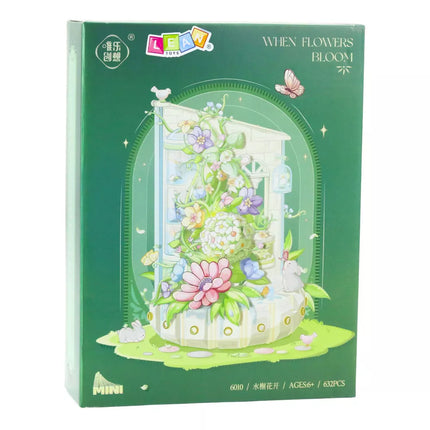 Konstruktorius „Gėlių kompozicija su LED šviesos bokštu“, 632 vnt.