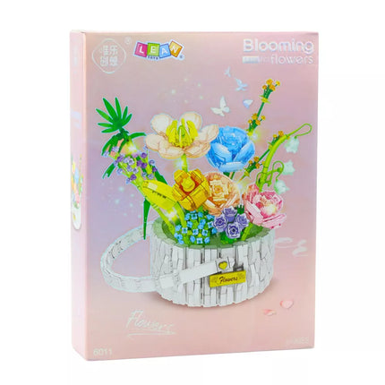 Konstruktorius – gėlių kompozicija krepšelyje su LED lemputėmis, 1376 detalės