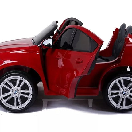 Naujas BMW X6M raudonos spalvos – elektrinis važiavimo automobilis