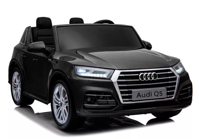 Naujas dviejų vietų elektromobilis Audi Q5, juodos spalvos