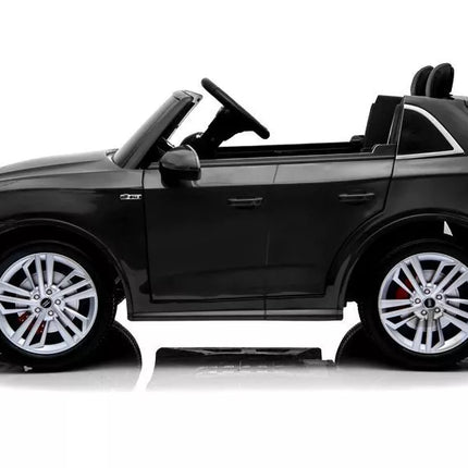 Naujas dviejų vietų elektromobilis Audi Q5, juodos spalvos