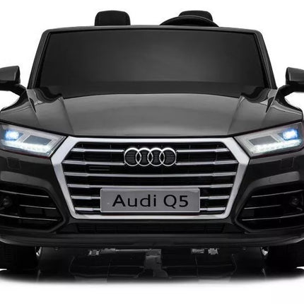 Naujas dviejų vietų elektromobilis Audi Q5, juodos spalvos