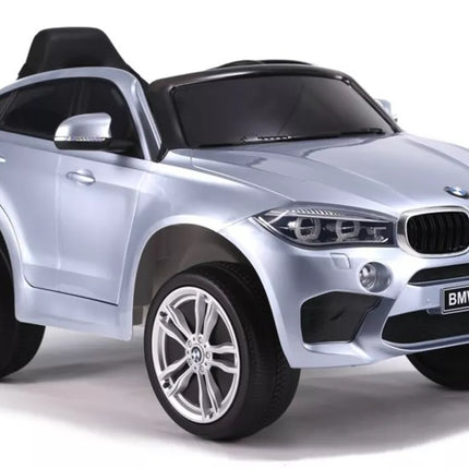 BMW X6 sidabrinės spalvos – elektromobilis