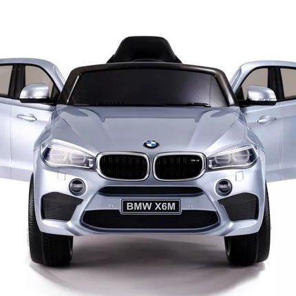 BMW X6 sidabrinės spalvos – elektromobilis