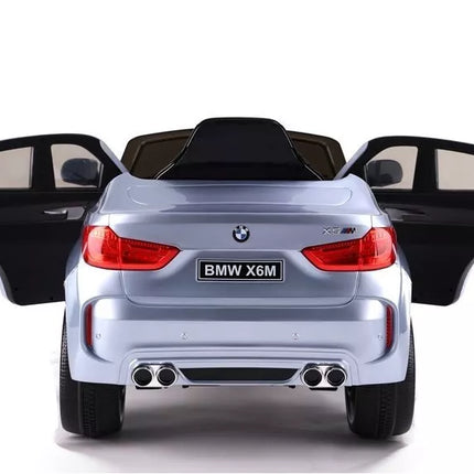 BMW X6 sidabrinės spalvos – elektromobilis