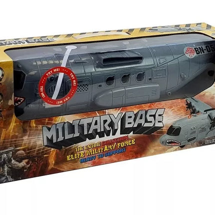 Karinė bazė lėktuve su šviesomis ir garsu