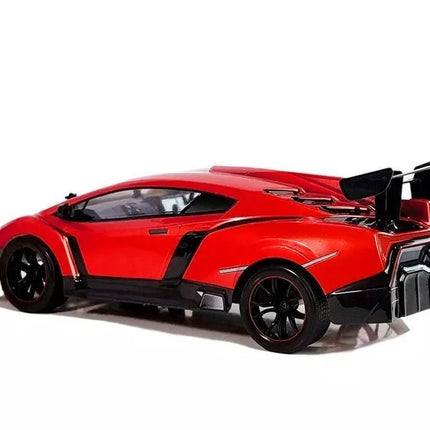 Nuotoliniu būdu valdomas sportinis automobilis