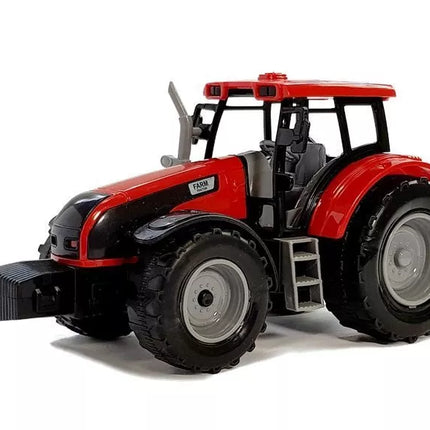 Traktorius su priekaba, grėbliu ir raudona cisterna