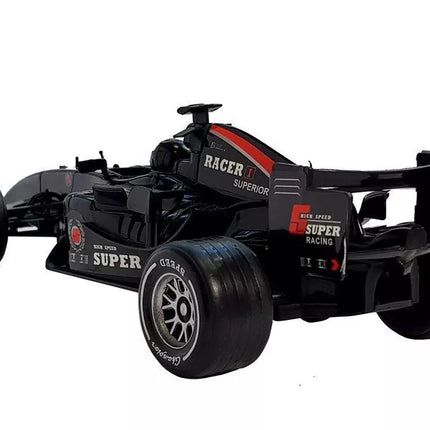 Automobilis lenktyninis bolidas su garsais ir šviesomis