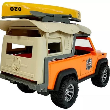 Kempingo sunkvežimis džipas su garsais ir šviesomis