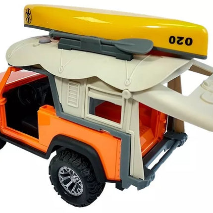 Kempingo sunkvežimis džipas su garsais ir šviesomis