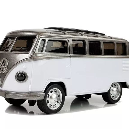 Autobusas su pavara ir garsu, baltas